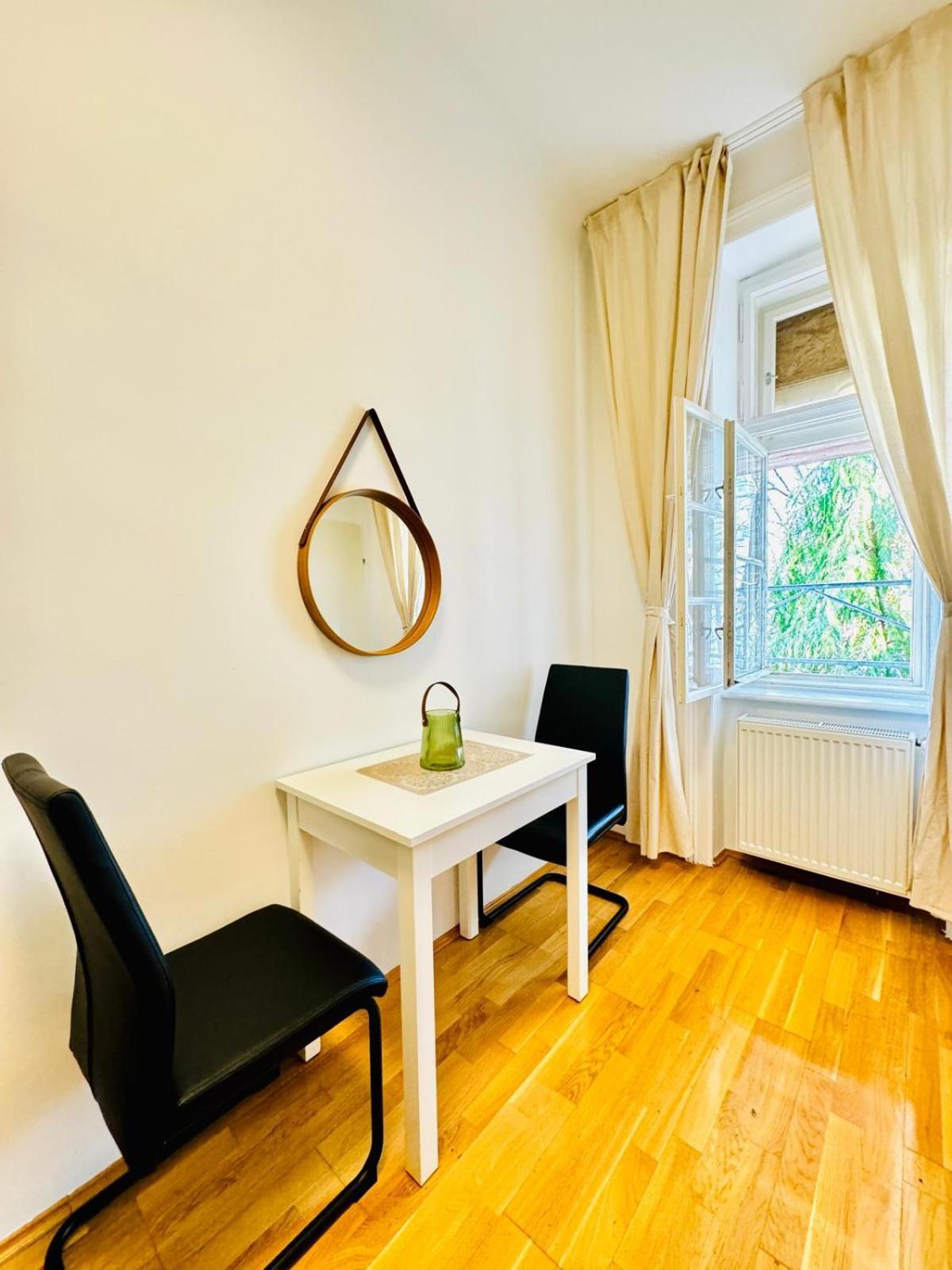 Apartamento Lovely 2br For 5people, Only 17 Minute Walk To Schoenbrunn Viena