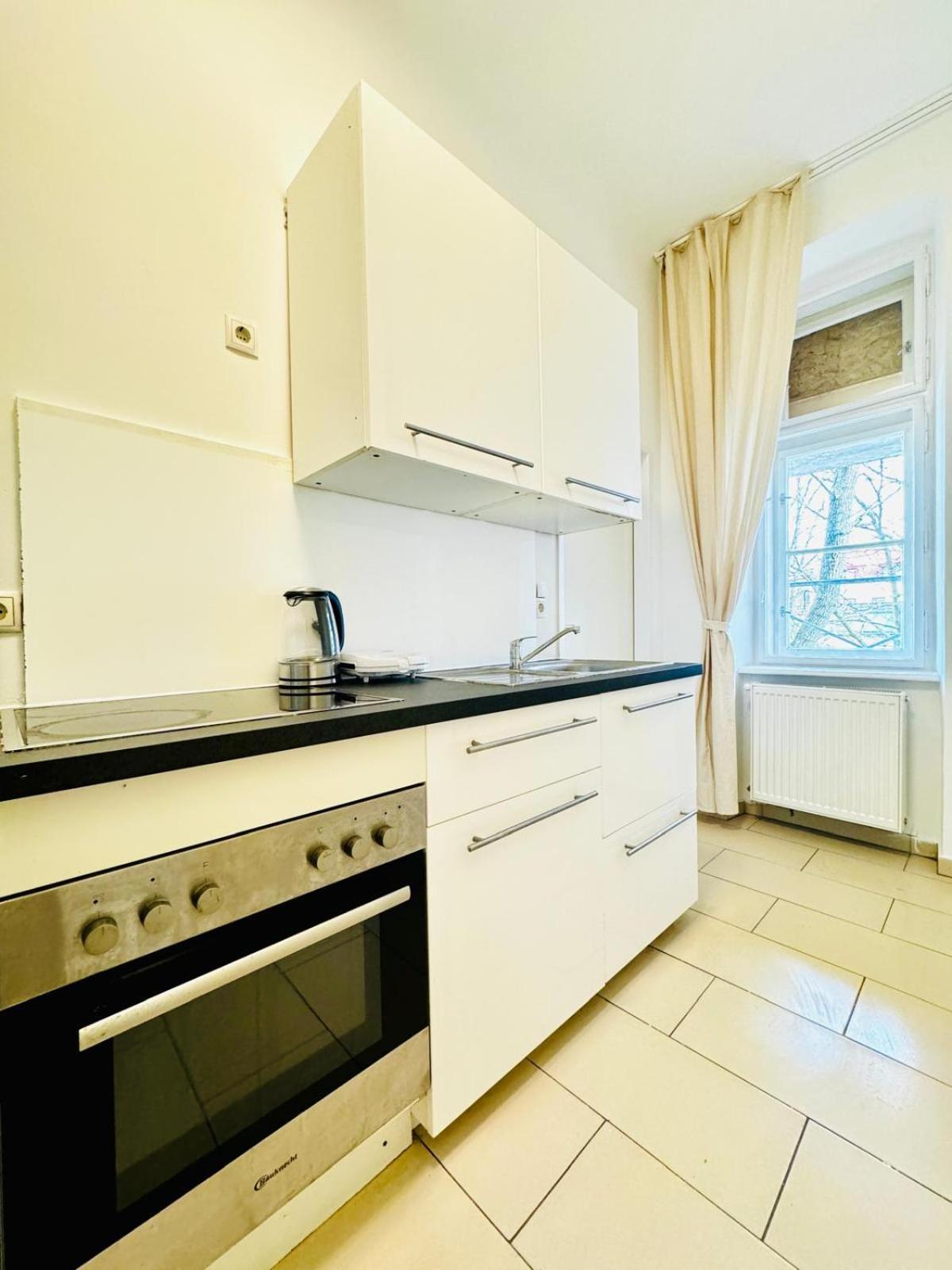 Lovely 2br For 5people, Only 17 Minute Walk To Schoenbrunn Viena